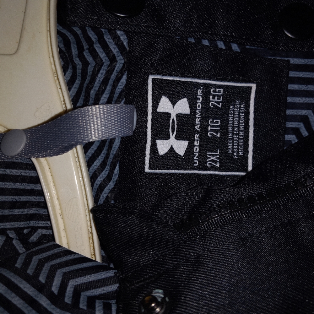 Under Armor - Picture 4 of 4